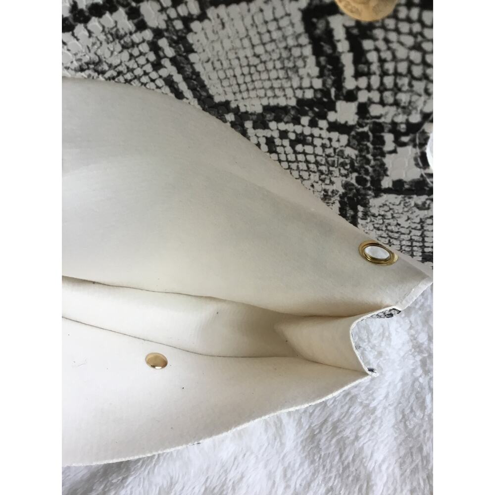 White Faux Snake Leather Metal Rings Gold Chain Crossbody Bag - Picture 9 of 16